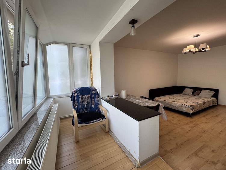 Apartament cu 3 camere semidecomandat în Central