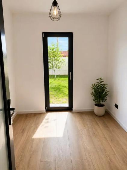 Casă cu 4 camere cu Teren 680 Mp în Periș