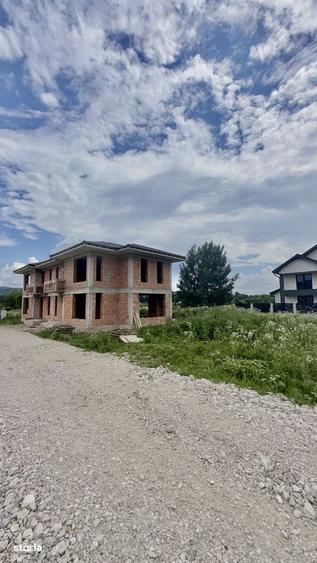 Casă cu 4 camere cu Teren 265 Mp în Bujoreni