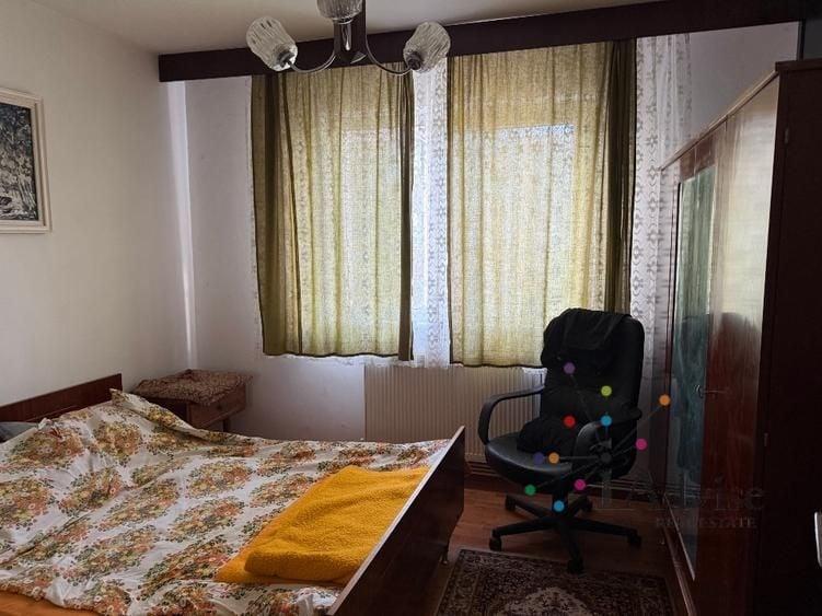 Apartament cu 4 camere semidecomandat în Astra