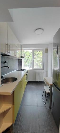 Apartament cu 2 camere semidecomandat, mobilat în Baba Novac