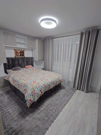 Apartament cu 3 camere semidecomandat în Exterior Vest