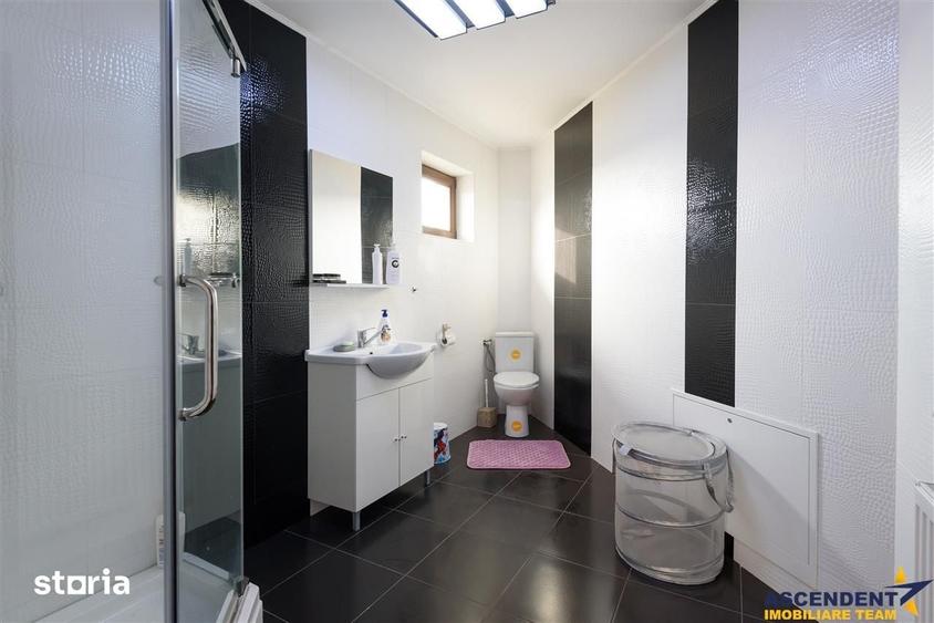 Casă cu 8 camere cu Teren 251 Mp în Bartolomeu