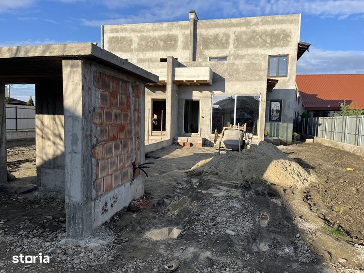 Casă cu 4 camere cu Teren 250 Mp în Vânători