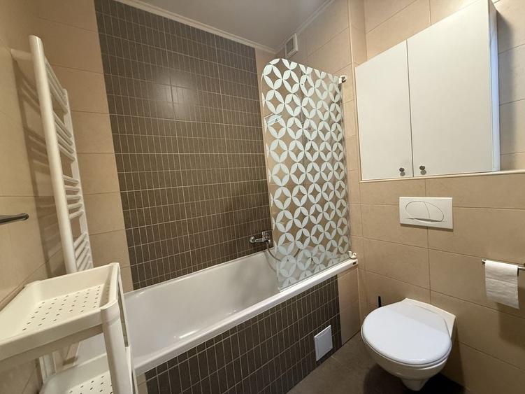 Apartament cu 2 camere decomandat în Tractorul
