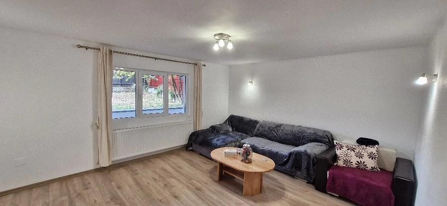 Apartament cu 4 camere decomandat în Poiana Țapului
