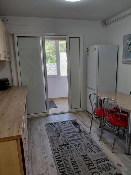 Apartament cu 3 camere decomandat în Exterior Vest