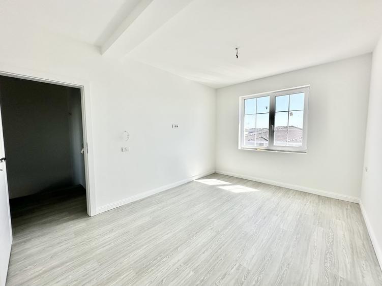Duplex cu 4 camere cu Canalizare în Moșnița Veche