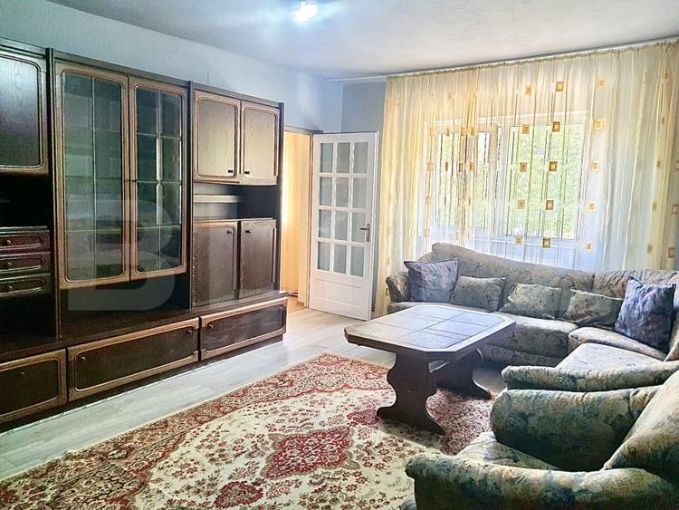 Casă individuală cu 4 camere cu Teren 1253 Mp în Berghin