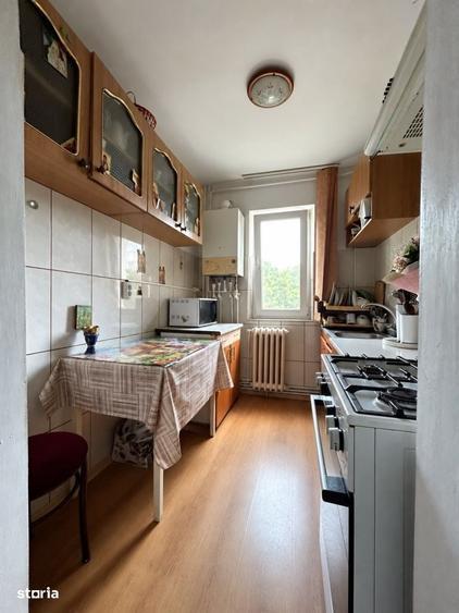 Apartament cu 3 camere semidecomandat în Ciupercenii Noi