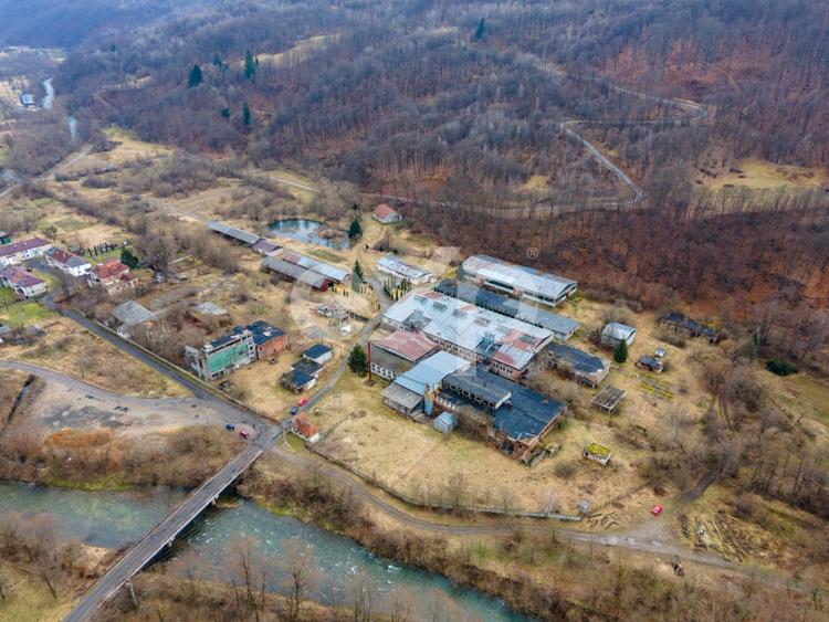 Spațiu industrial, de 5,000 mp, în Bucea