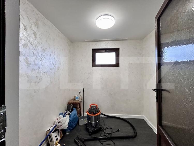 Casă individuală cu 4 camere cu Garaj în Exterior Vest