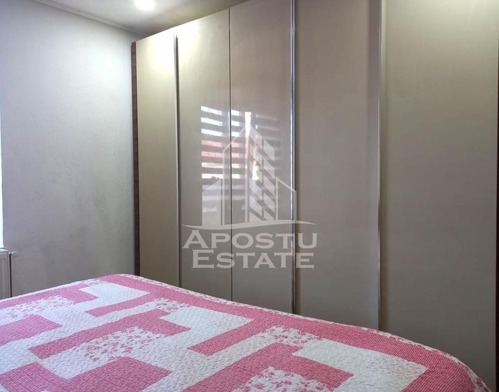 Casă individuală cu 8 camere cu Canalizare în Nord