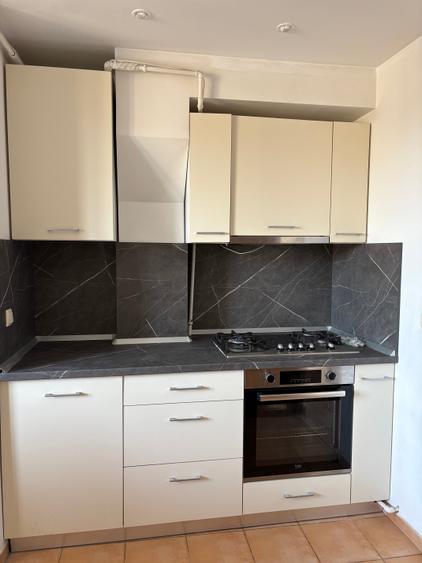 Apartament cu 3 camere decomandat, mobilat în Magheru