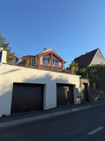 Casă individuală cu 5 camere cu Canalizare în Central