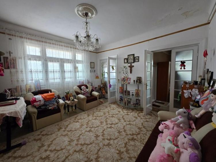 Apartament cu 4 camere decomandat, mobilat în Pache Protopopescu