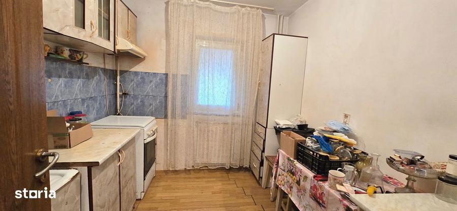 Apartament cu 3 camere decomandat în Dacia