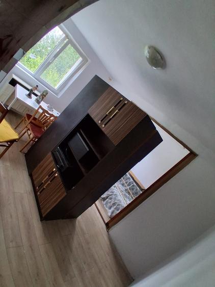 Inchiriez apartament pe strada Trandafirilor nr 2 scara 2 bloc i2 1000 de lei pe luna informatii la nr. De tel. 0770146279 - 4