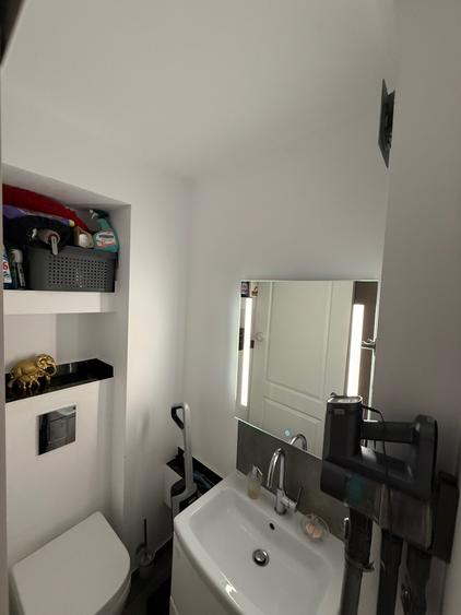 Apartament cu 3 camere decomandat, mobilat în Nicolina