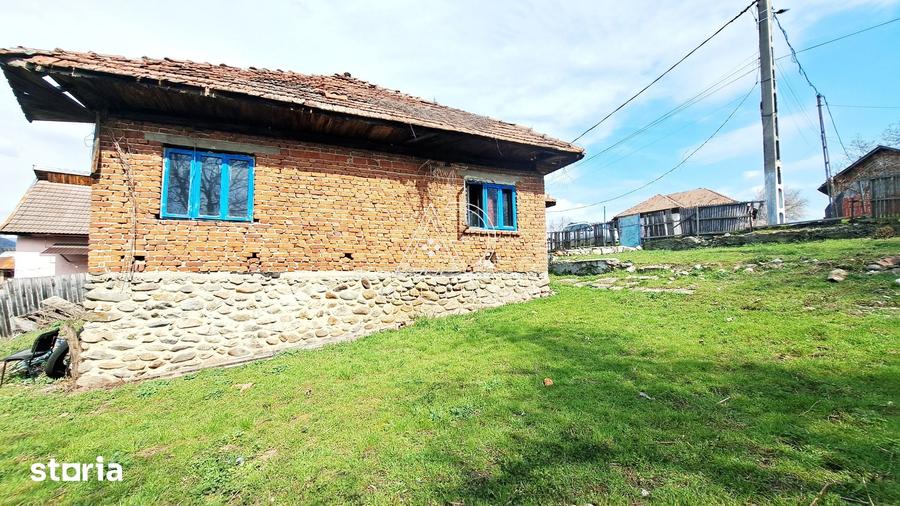 Casă cu 4 camere cu Teren 716 Mp în Baia de Fier