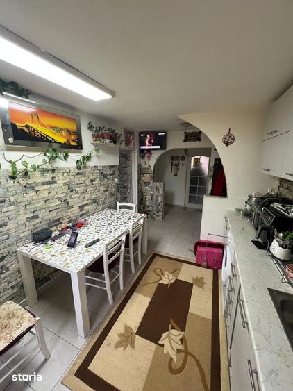Apartament cu 3 camere decomandat în Micro 16