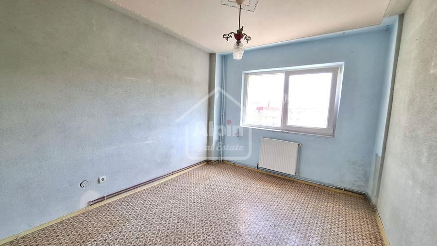 Apartament cu 4 camere decomandat în Răcădău