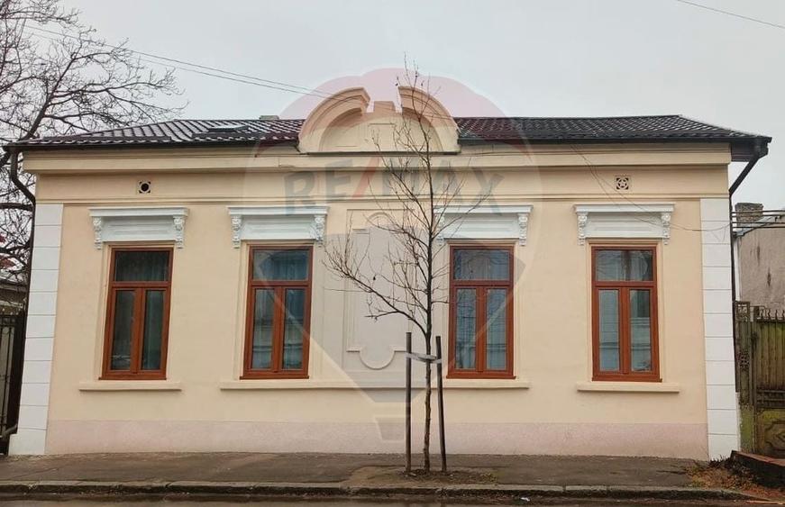 Casă individuală cu 3 camere cu Canalizare în Central