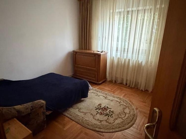 Apartament cu 4 camere decomandat în Burdujeni