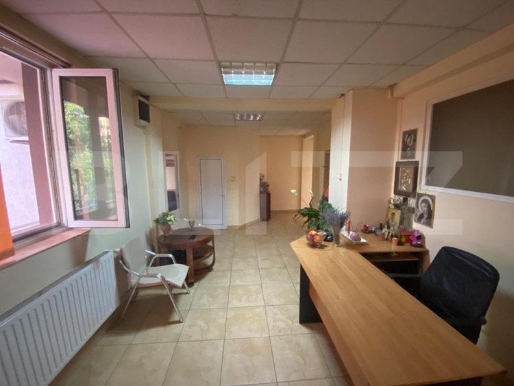 Casă individuală cu 5 camere cu Canalizare în 1 Mai