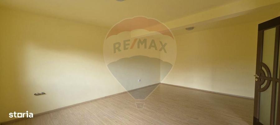 Casă cu 4 camere în Valea