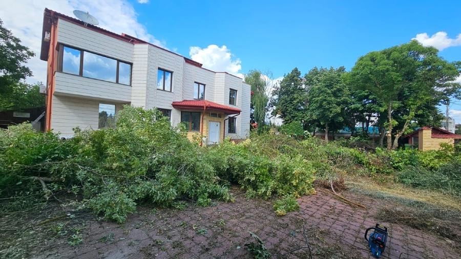 Casă individuală cu 5 camere cu Canalizare în Central