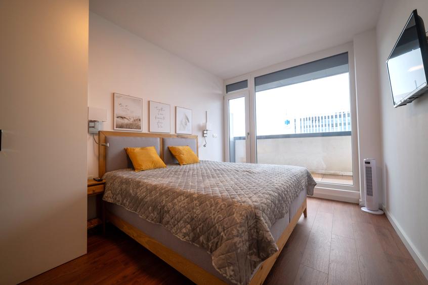 Penthouse cu 3 camere semidecomandat, mobilat în Torontalului