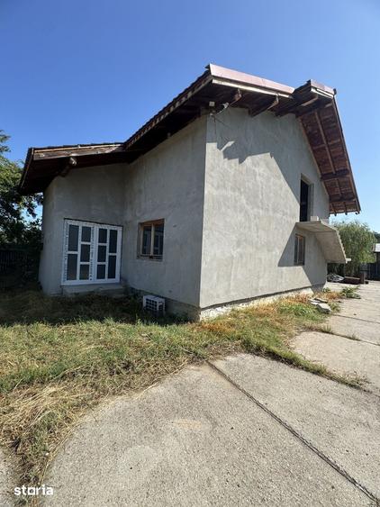 Casă cu Teren 1300 Mp în Bulzești