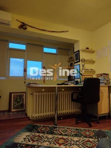 Apartament cu 4 camere decomandat, mobilat în Alexandru cel Bun