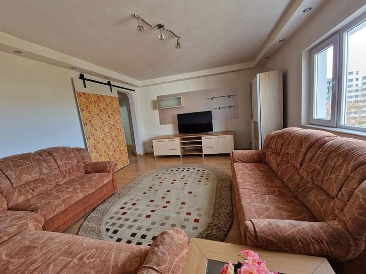 Apartament cu 3 camere decomandat în Plopilor