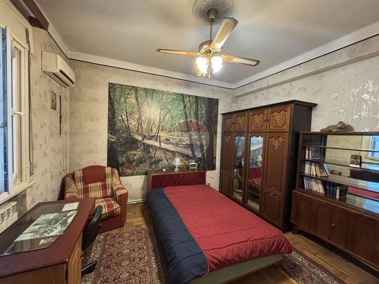 Apartament cu 4 camere decomandat, mobilat în Periferie