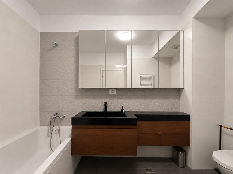 Apartament cu 3 camere semidecomandat în Floreasca