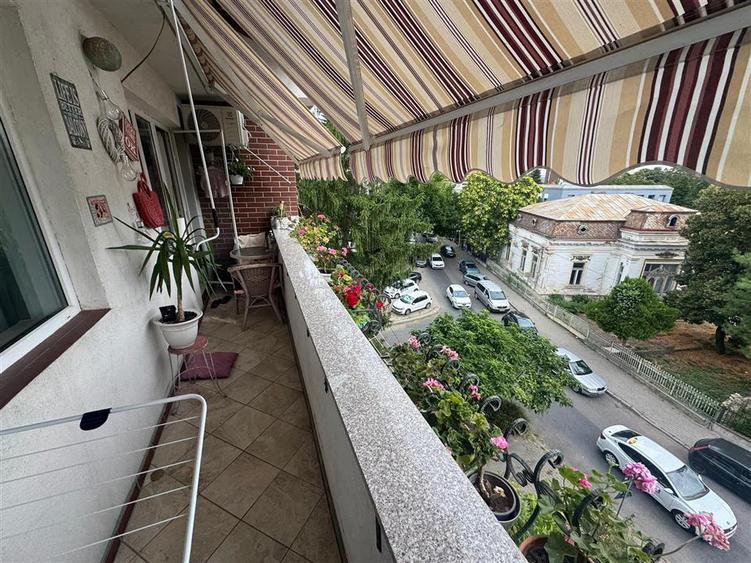 Apartament cu 4 camere decomandat în Ultracentral