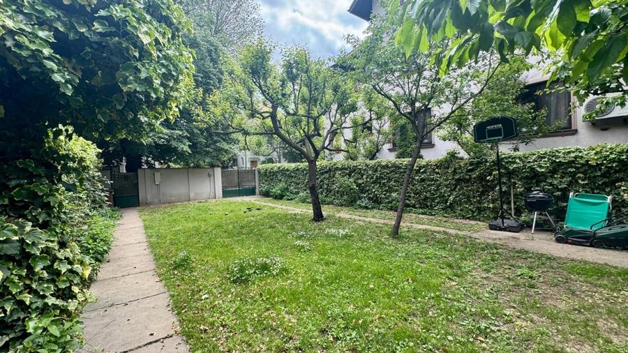 Casă individuală cu 6 camere cu Canalizare în Domenii
