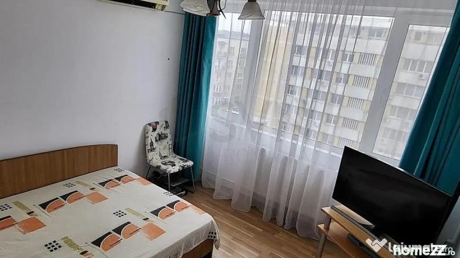 Apartament cu 3 camere semidecomandat în Iancului