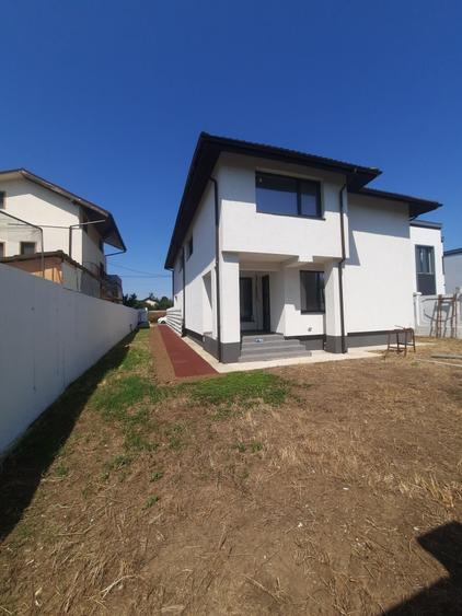 Casă cu 4 camere în Mogoșoaia