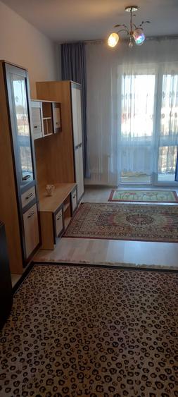 Garsonieră decomandată în Roșu