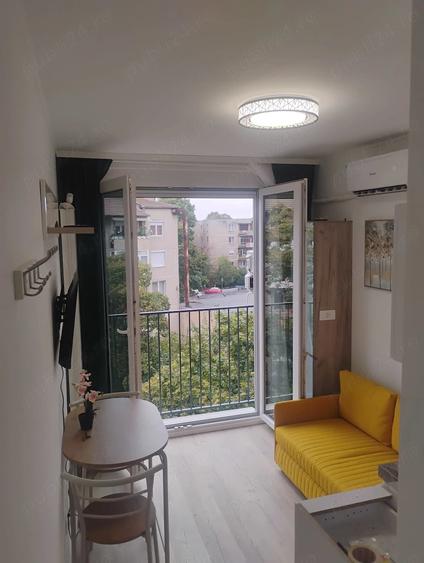 Garsonieră decomandată în Rogerius