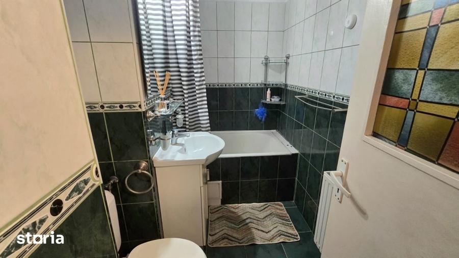 Apartament cu 3 camere decomandat în Micro 16