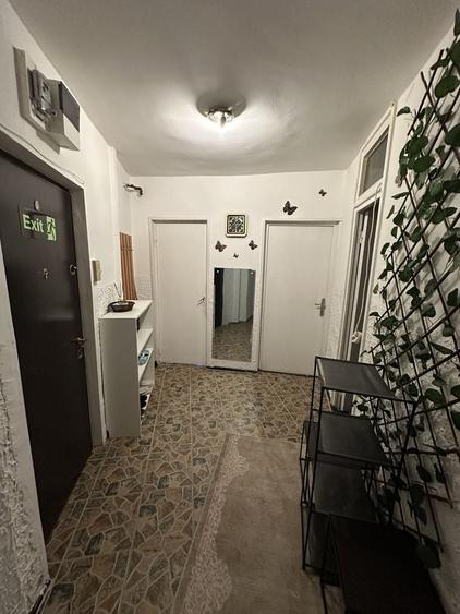 Apartament cu 2 camere decomandat în Tractorul