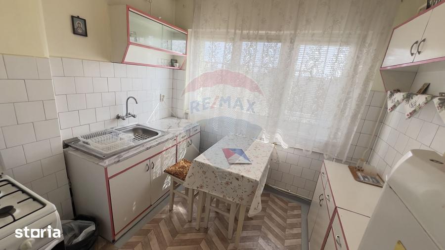 Apartament cu 3 camere semidecomandat în Podgoria