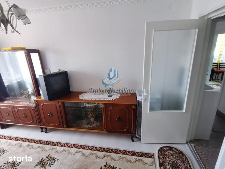 Apartament cu 4 camere decomandat în Calea Romanului