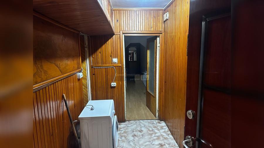 Apartament cu 2 camere semidecomandat, mobilat în Decebal