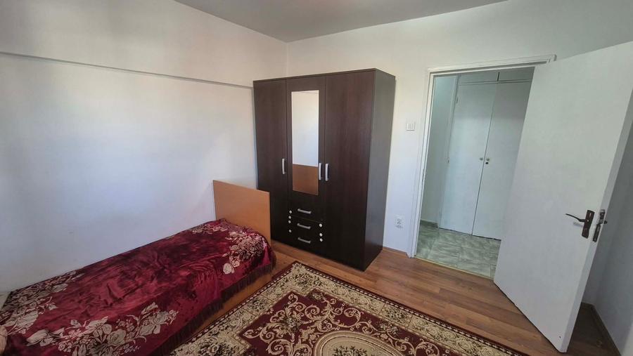 Apartament cu 3 camere decomandat în Lacul Tei