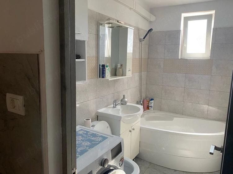 Apartament cu 3 camere semidecomandat în Dâmbovița